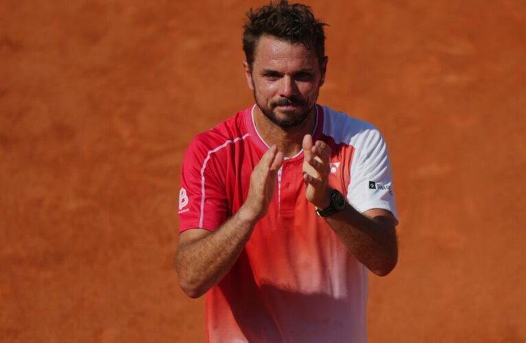 Tennis: Wawrinka says goodbye as Swiatek advances at Roland-Garros