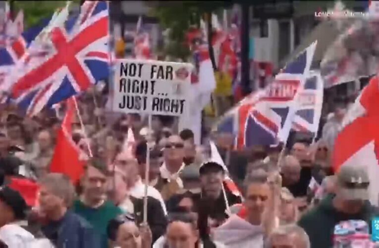 UK: Tens of thousands march in London in two separate protests