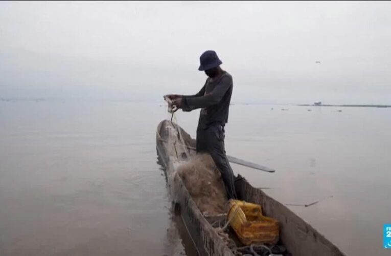 In DR Congo, some abandon fishing to trawl for plastic waste