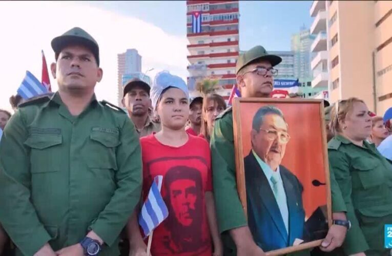 Cuba: Castro backers rally in front of United States embassy in Havana