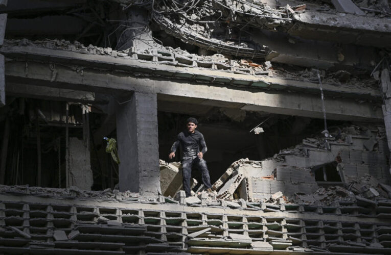 The week in pictures: Earthquakes in Venezuela, Starmer’s resignation and extreme heat in France