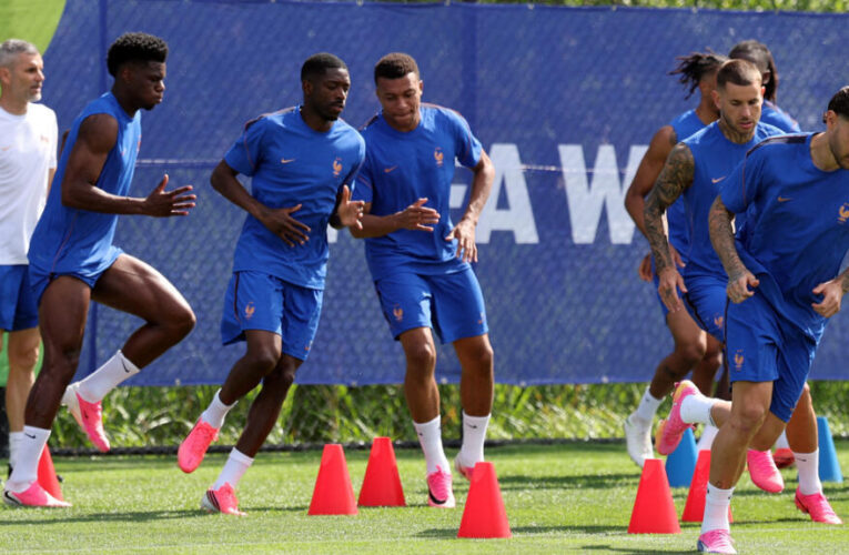 France kick off World Cup campaign, with Senegal looking to repeat 2002 upset