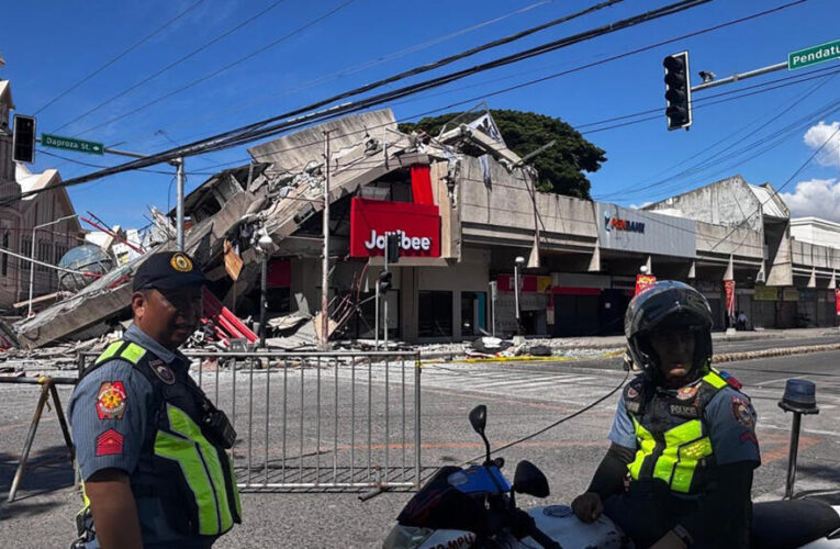 Major quake off Philippines kills three, triggers tsunami warnings