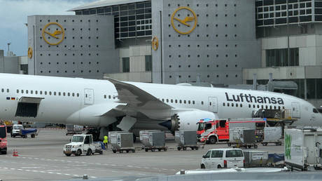 LA-bound Boeing 787 collapses before take-off (VIDEO)