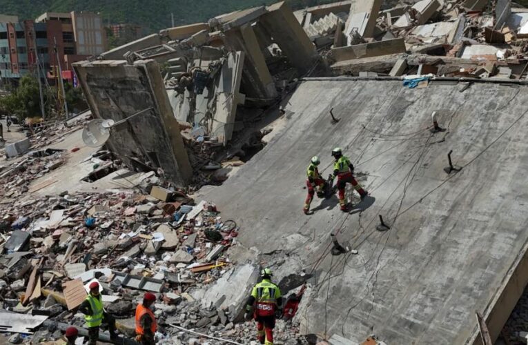 Venezuela’s earthquakes death toll nears 1,500, tens of thousands still missing