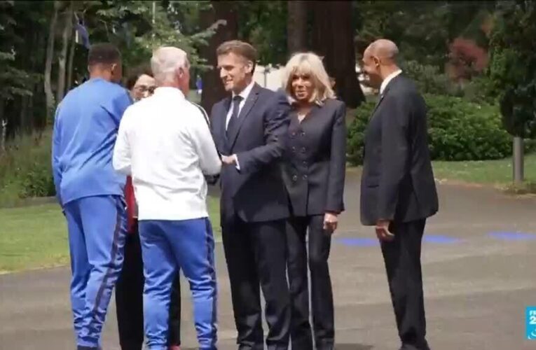 French President visits national team ahead of World cup
