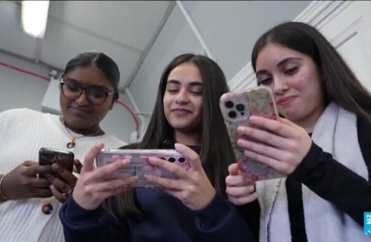 UK to ban social media for under-16s