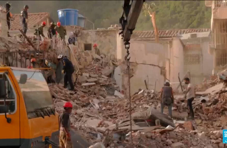Venezuela quake toll tops 900