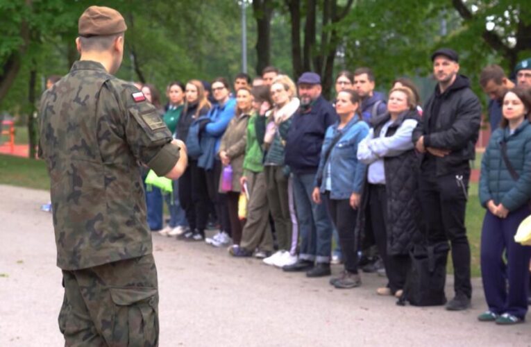 Polish civilians take army training course amid spectre of war with Russia