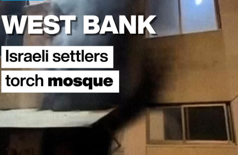 West Bank: Israeli settlers torch mosque