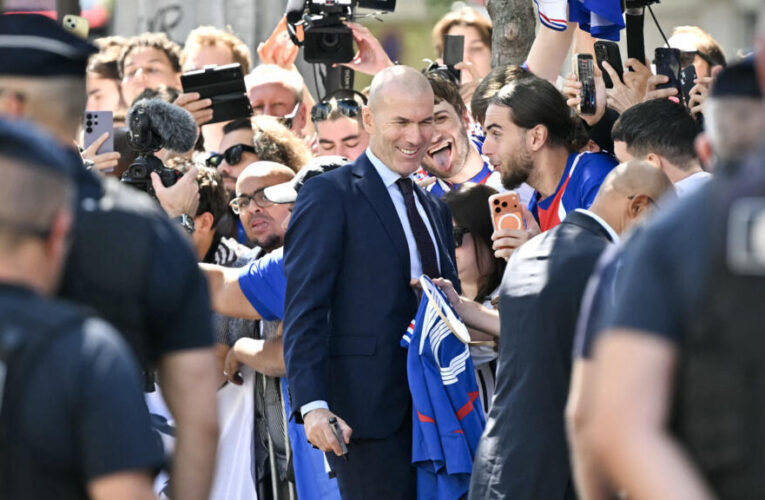 Zidane and football fans rejoice as football legend becomes new French coach