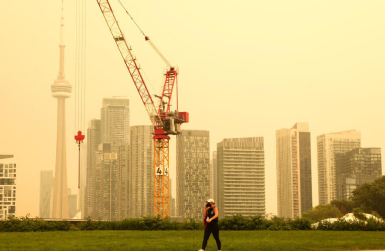 Canadian wildfire smoke pushes Toronto air quality to world’s worst, reaches US