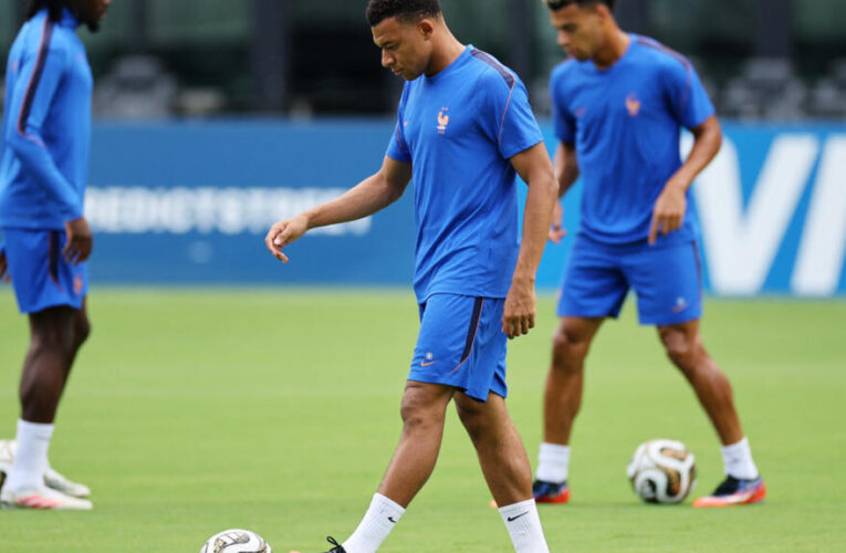 Disappointed France and England face off for third place World Cup match