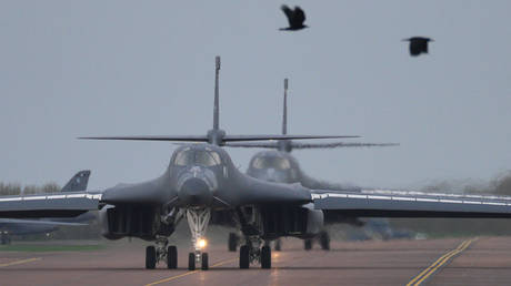 Trump expects to keep launching strikes on Iran from British bases – Telegraph