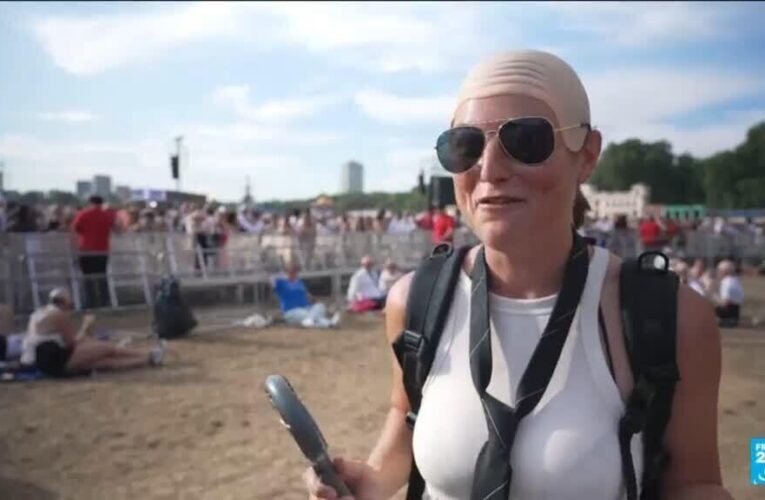 US rapper Pitbull sets bald cap world record at London show