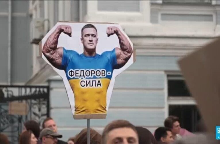 Zelensky faces deepening political crisis as protests dig in