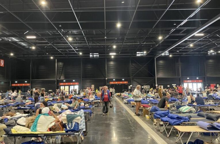 Wildfires in France: Volunteers put smiles back on evacuees’ faces in Bordeaux
