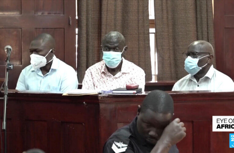 Ugandan opposition leader Kizza Besigye rushed to hospital after court collapse